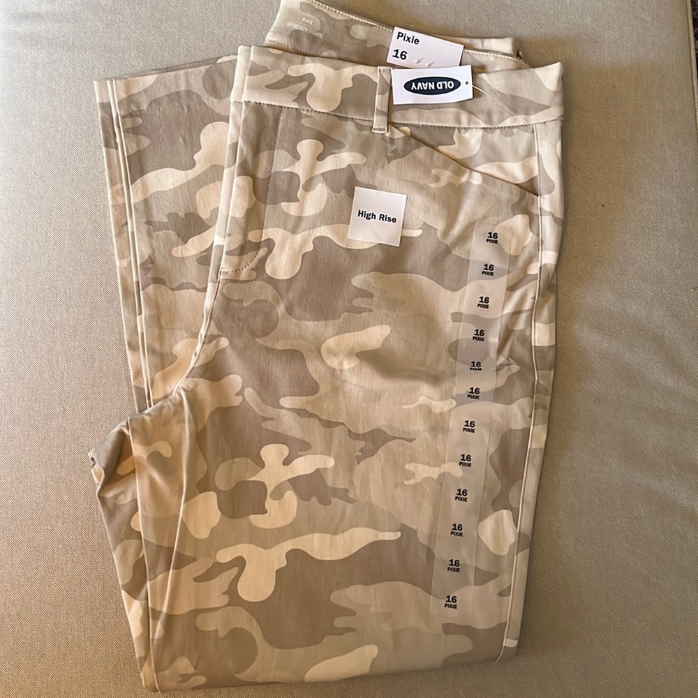 BNWT OLD NAVY TAN CAMO HIGH RISE PIXIE PANTS SZ 16